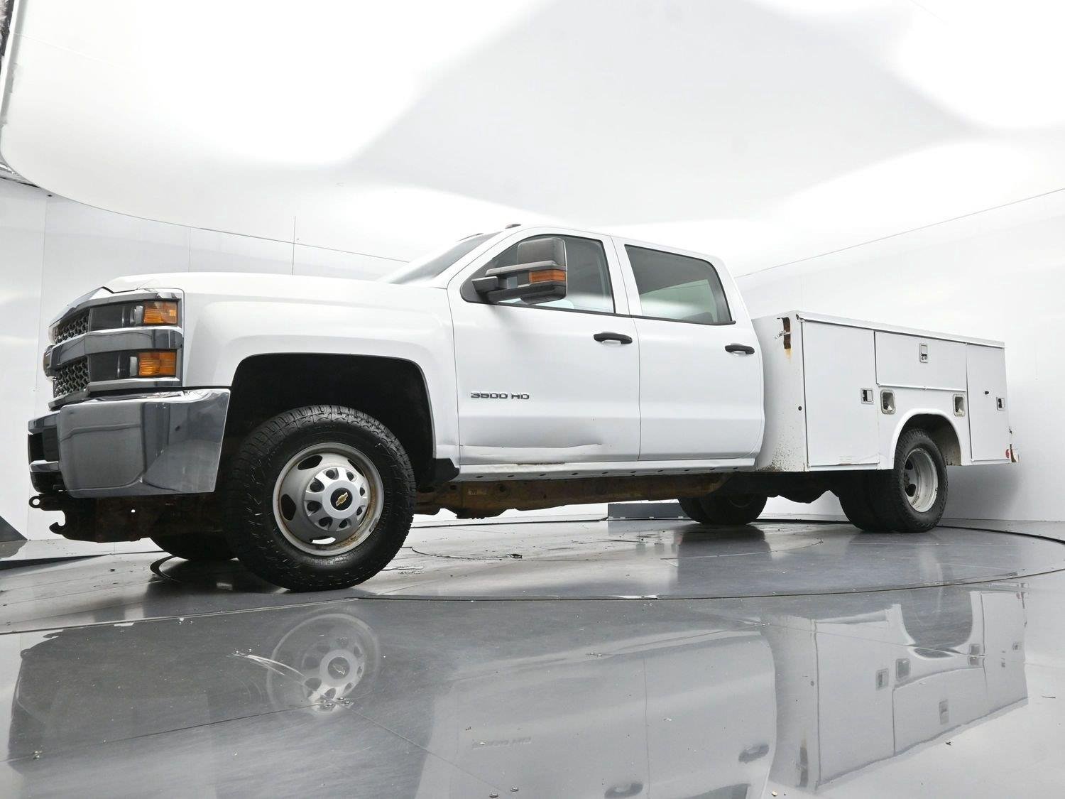 Used 2019 SUMMIT WHITE Chevrolet WT image 44