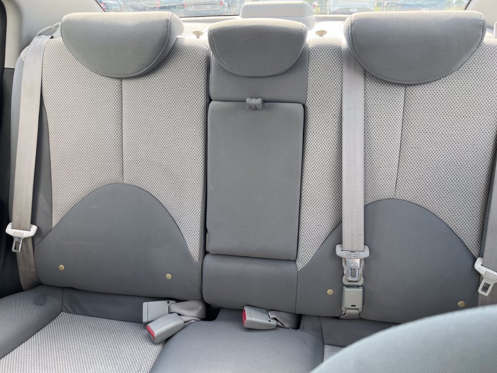 Used 2011 Silver Hyundai GLS image 13