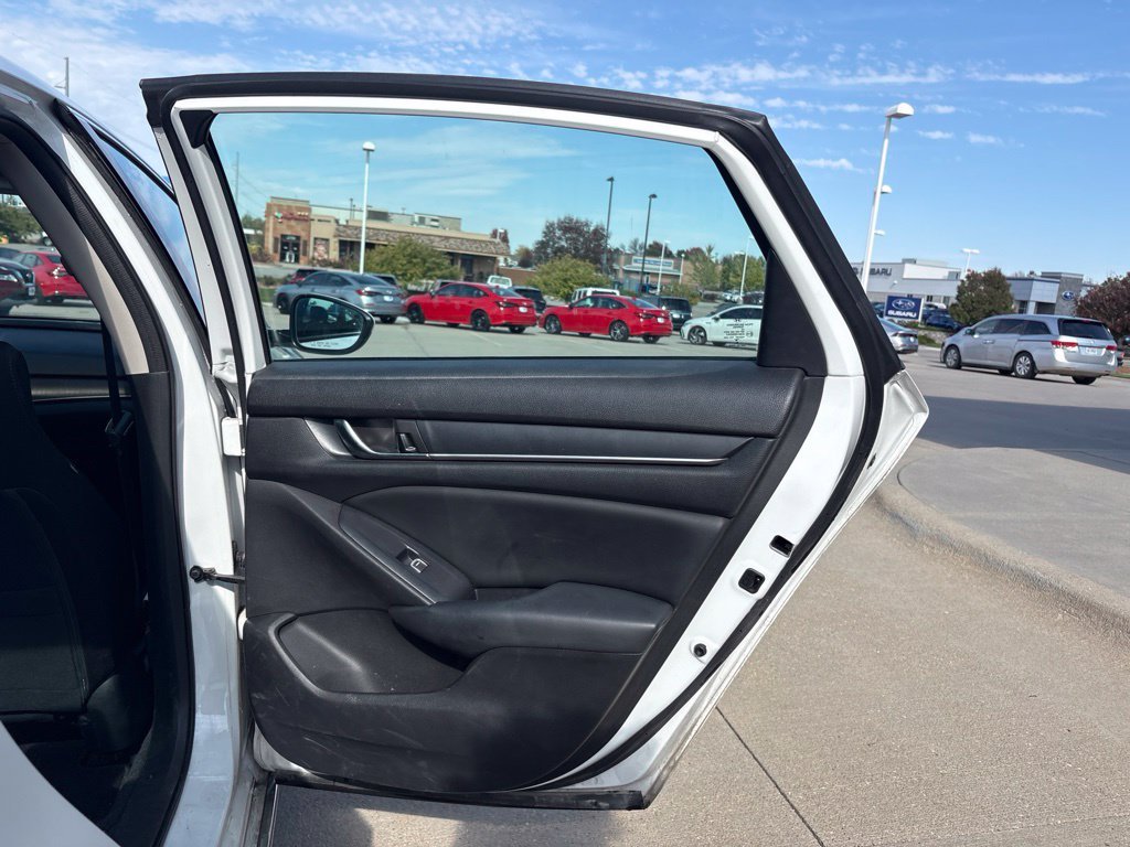 Used 2018 White Honda EX image 29