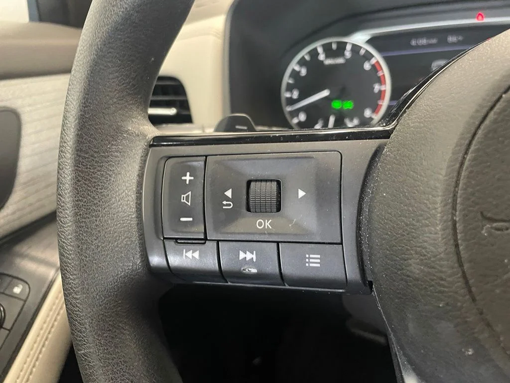 Used 2022 White Nissan SV image 12