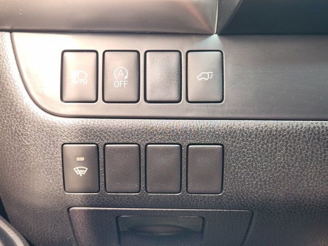 Used 2017 White Toyota XLE image 23