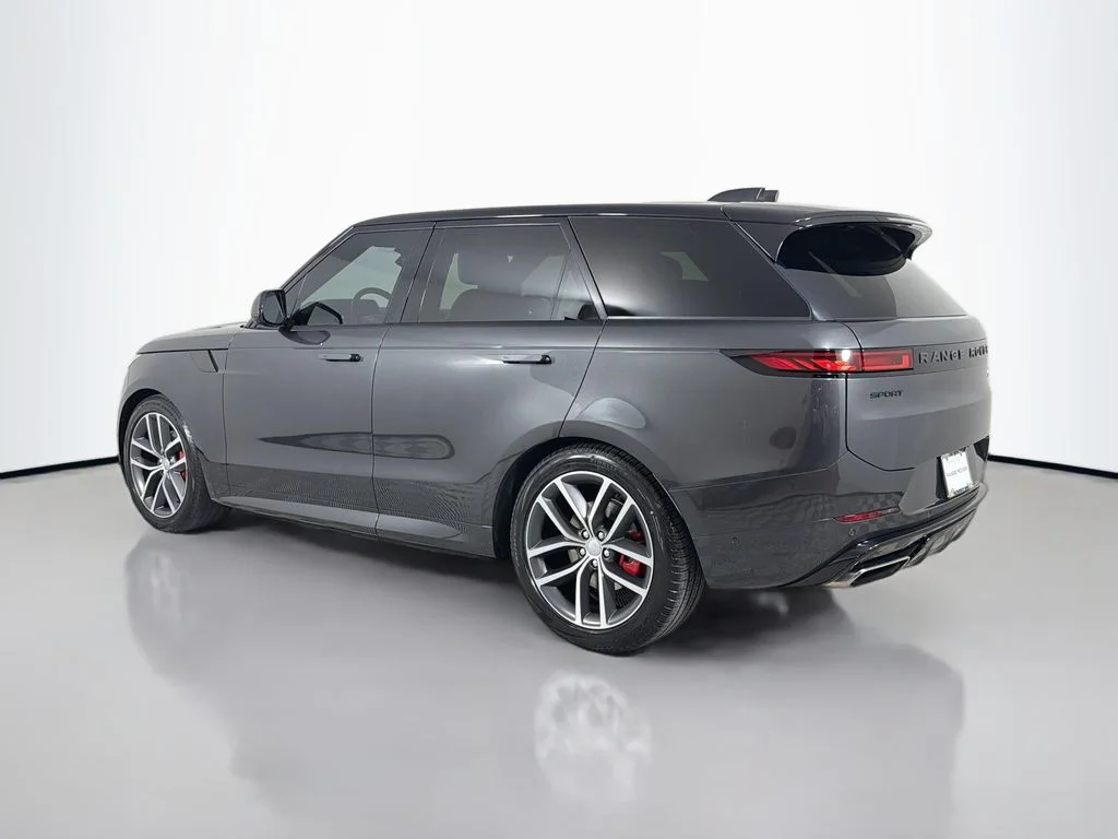 Used 2023 Gray Land Rover SE Dynamic image 7
