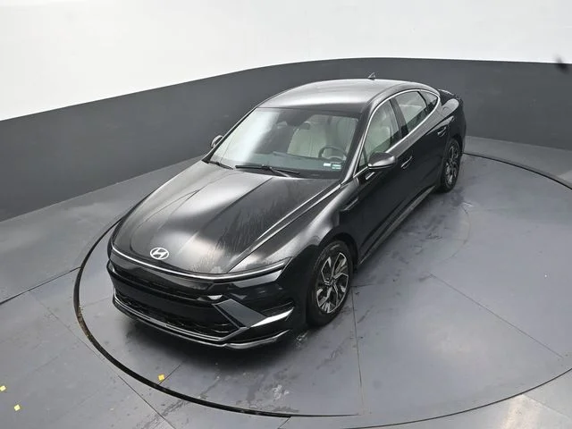 Used 2024 Black Hyundai SEL image 25