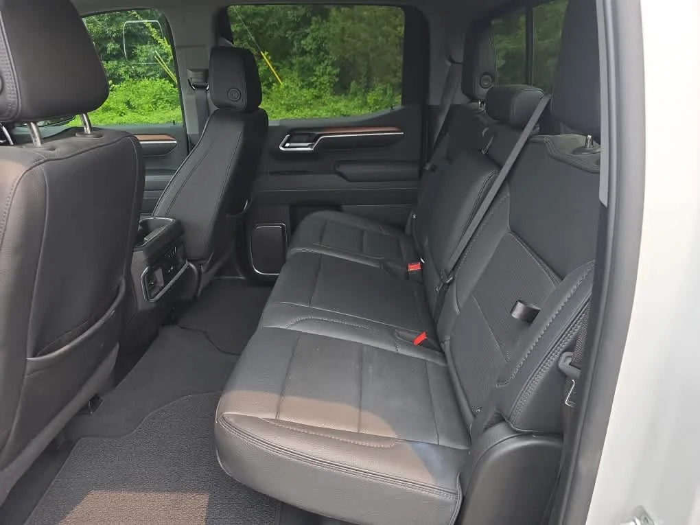 Used 2025 White Frost Tricoat GMC Denali image 11