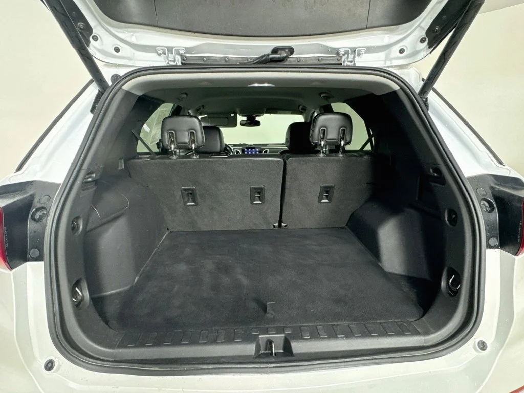 Used 2020 Iridescent Pearl Tricoat Chevrolet Premier image 29