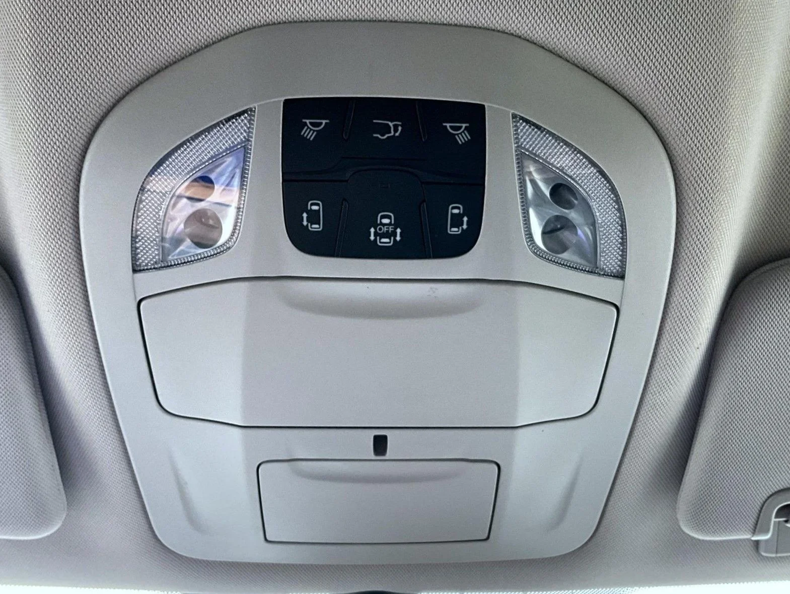 Used 2022 White Chrysler Touring L image 18