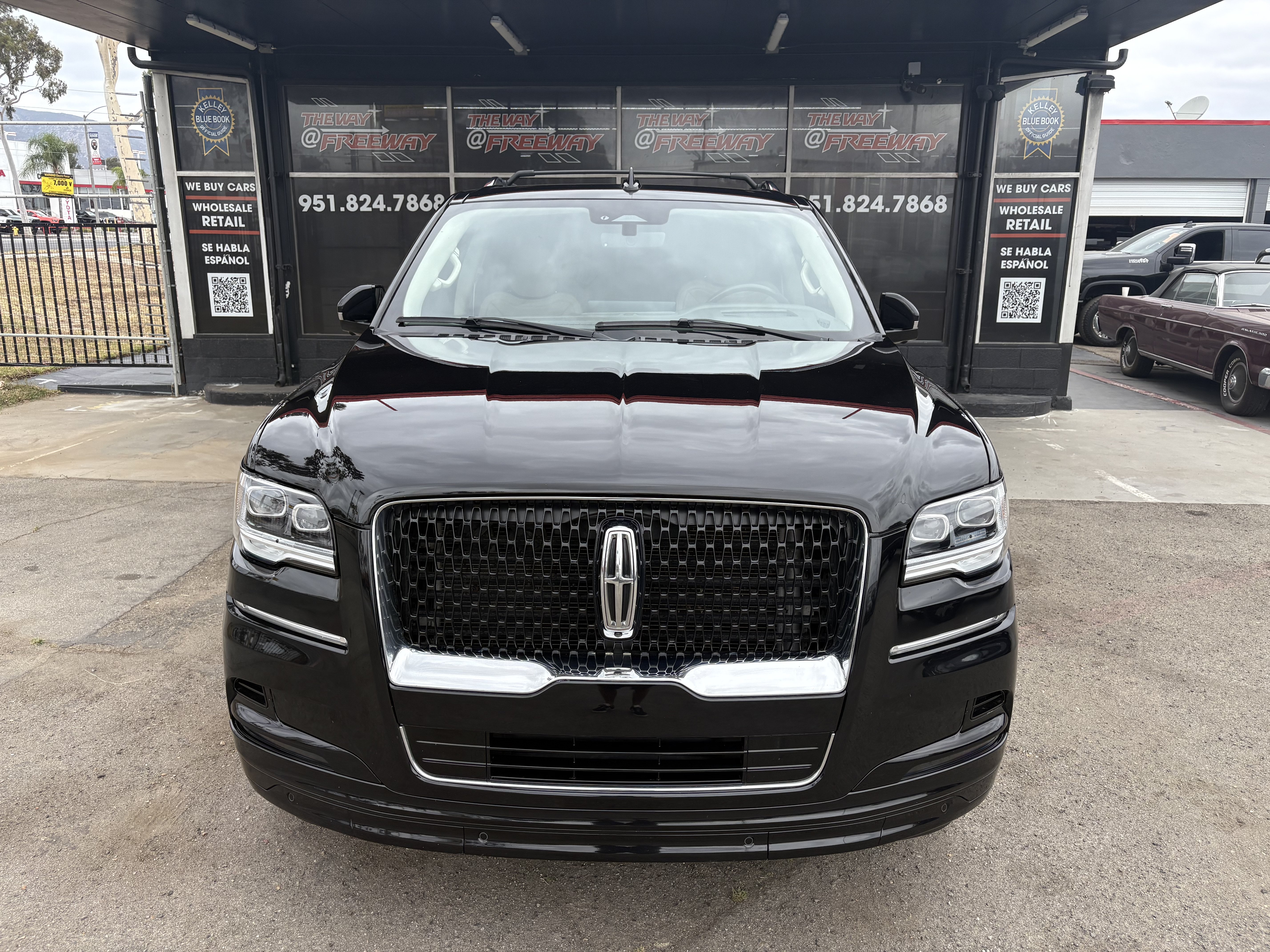 Used 2023 Black Lincoln Reserve image 2