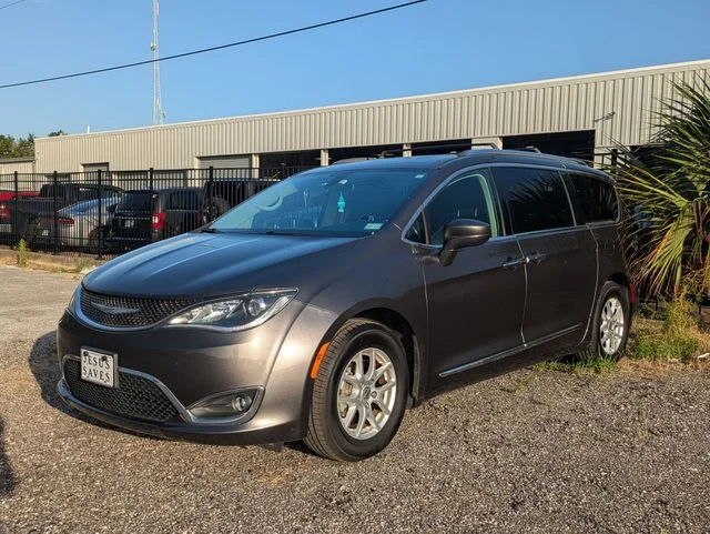 Used 2020 Gray Chrysler Touring L image 1