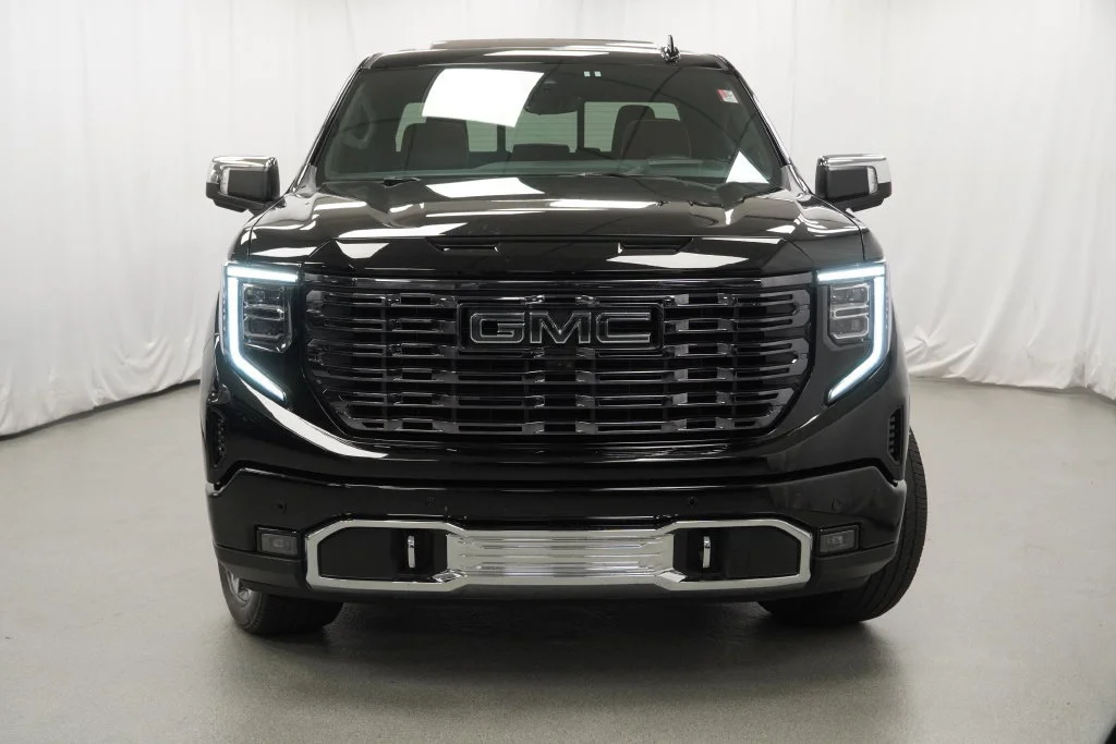 Used 2025 Onyx Black GMC Denali Ultimate image 41
