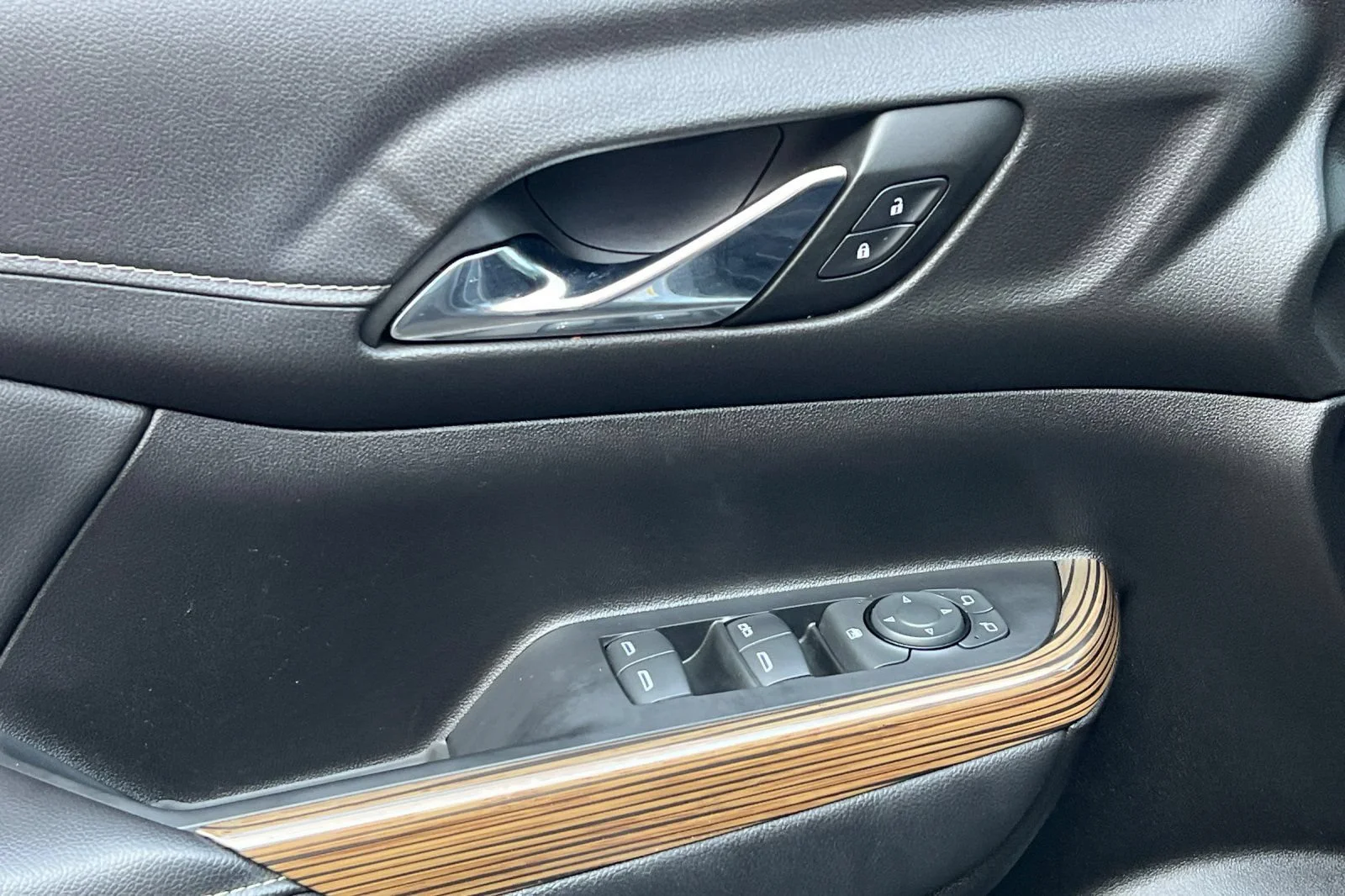 Used 2023 Sterling Metallic GMC SLE image 11