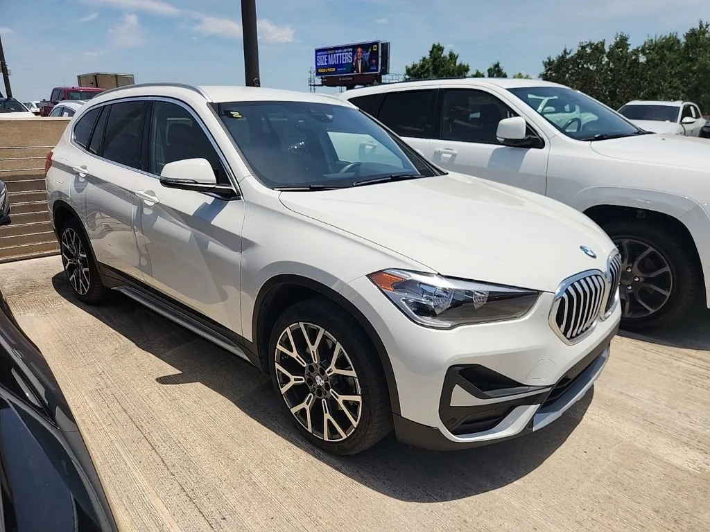 Used 2021 Alpine White BMW sDrive28i image 1