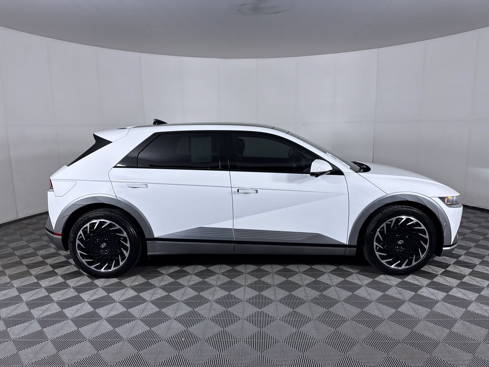 Certified Used 2024 Atlas White Hyundai Limited image 10