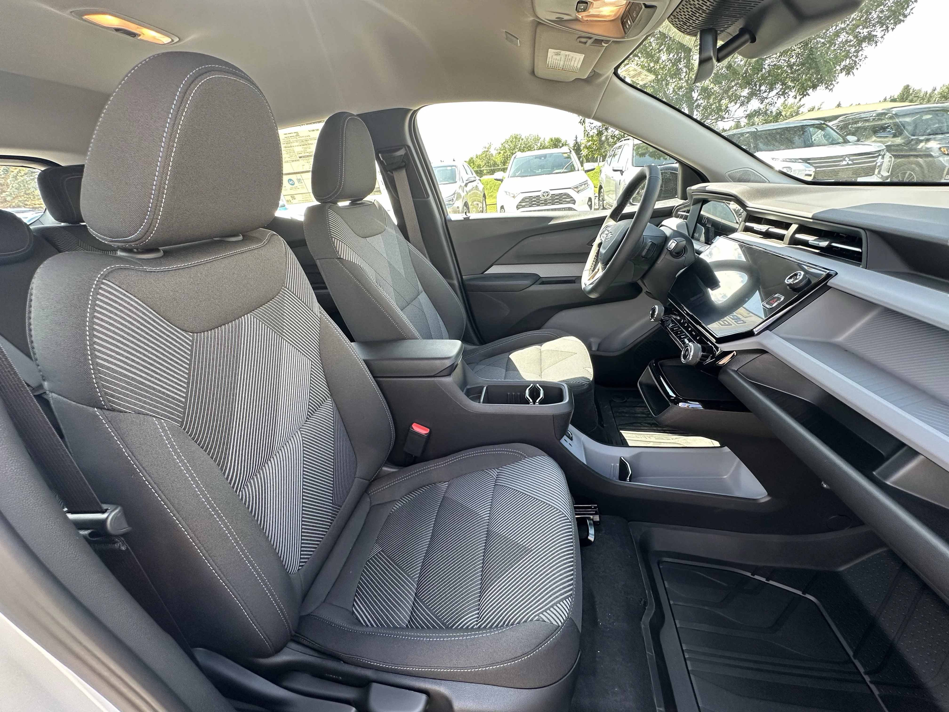 New 2027 Summit White Chevrolet LT image 18