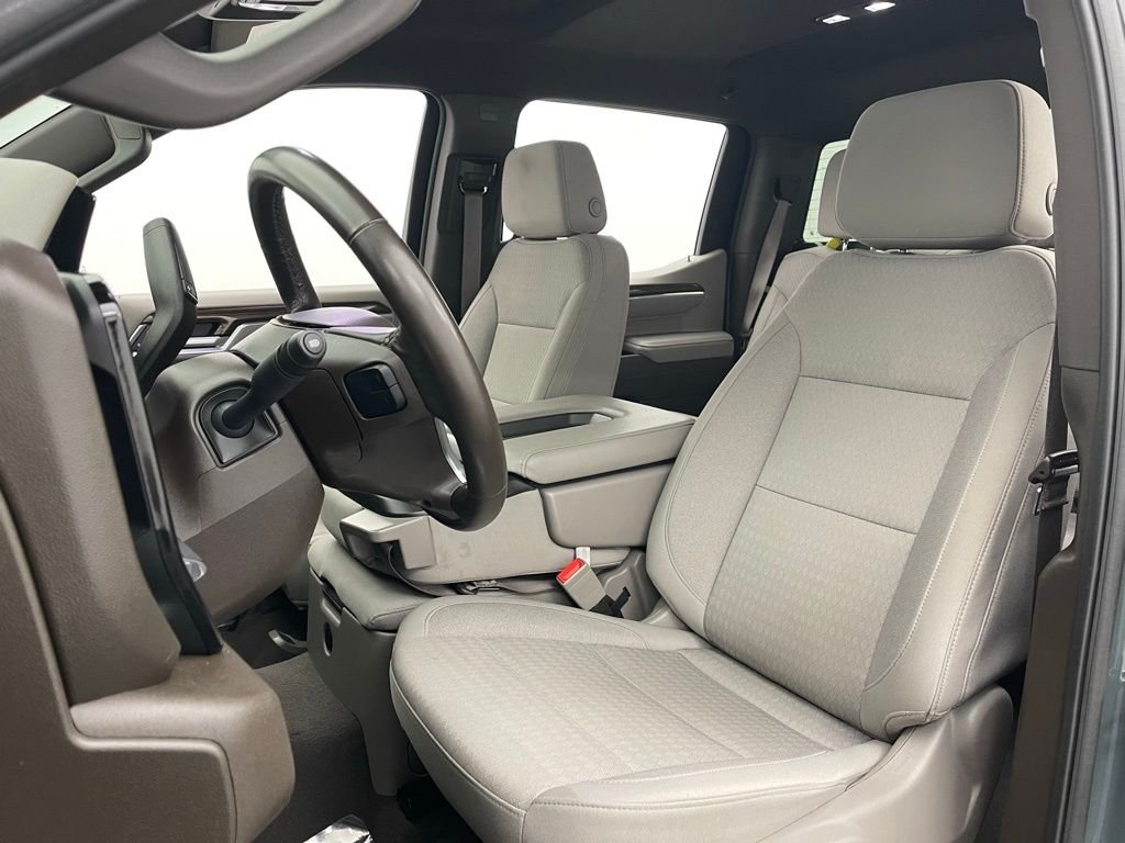Used 2025 Cypress Gray Chevrolet LT image 17