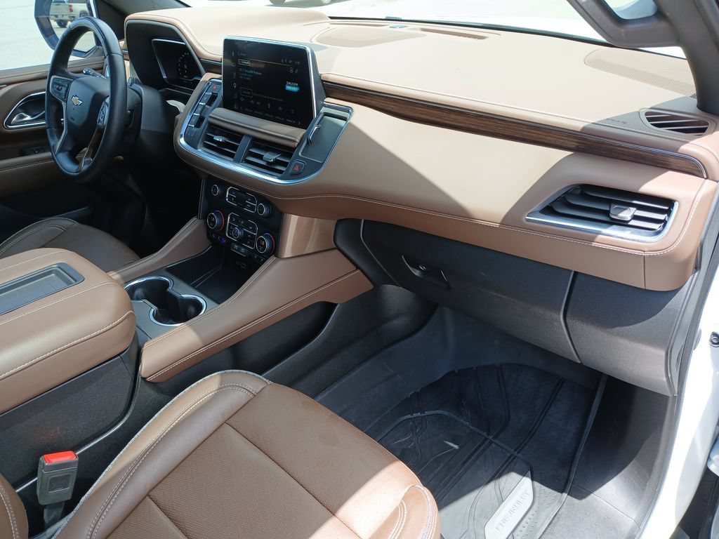 Used 2023 Iridescent Pearl Tricoat Chevrolet High Country image 30