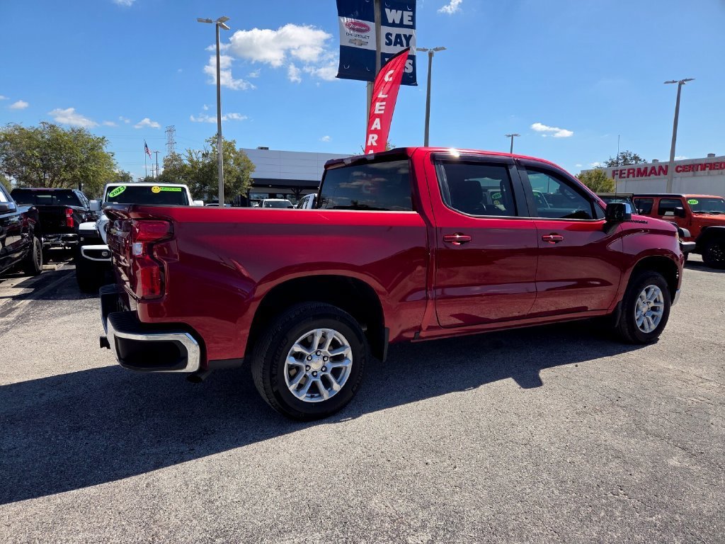 Used 2023 RADIANT RED TINTCOAT Chevrolet LT image 12