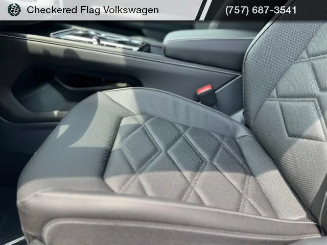 New 2026 Silver Volkswagen 2.0T SE w/Technology image 24