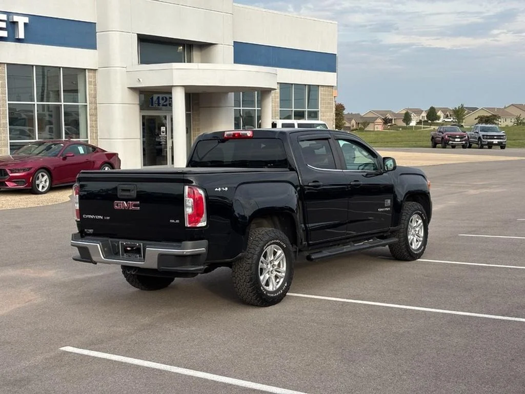 Used 2019 Onyx Black GMC 4WD SLE image 3