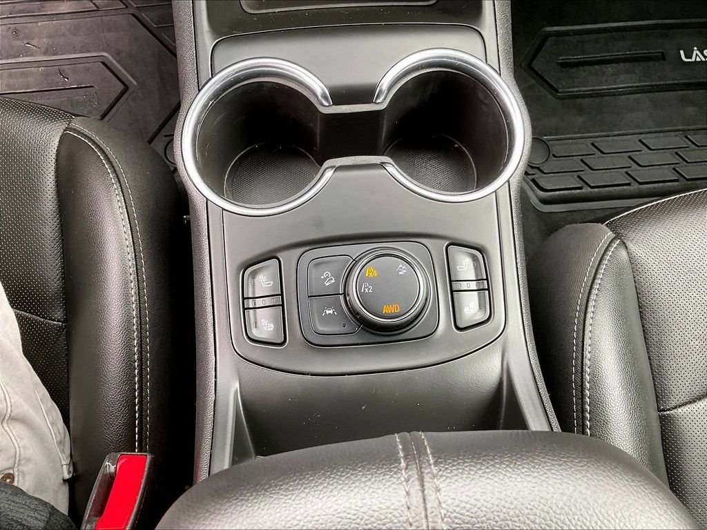 Used 2022 White GMC SLT image 26