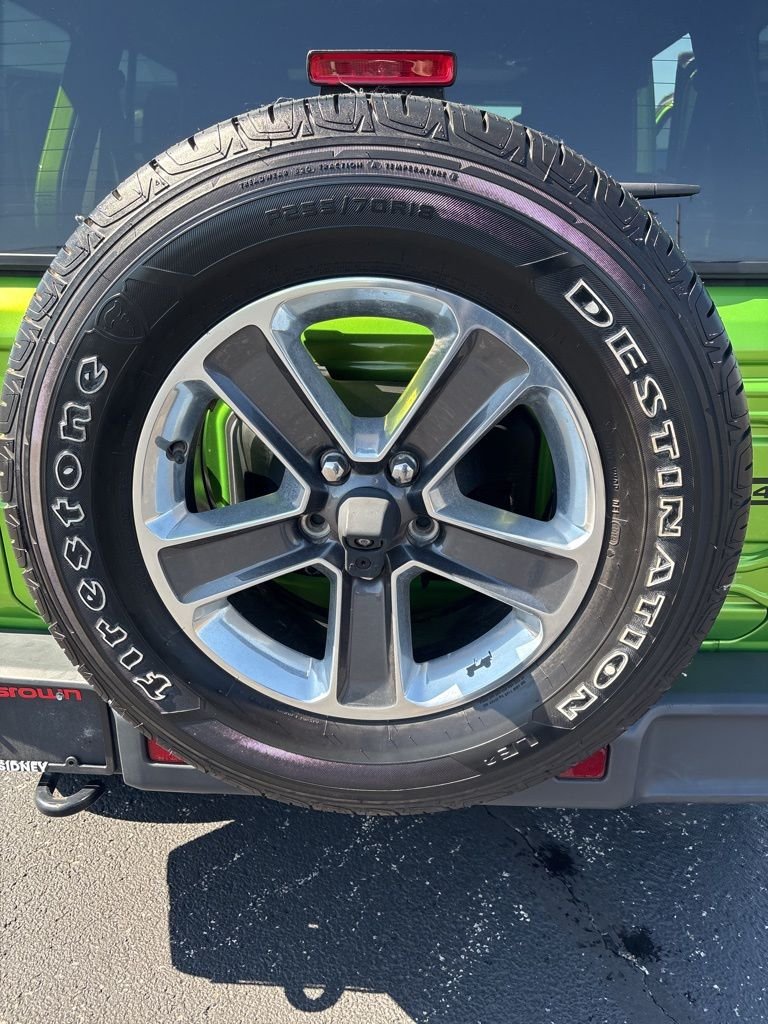 Used 2019 Green Jeep Unlimited Sahara image 12