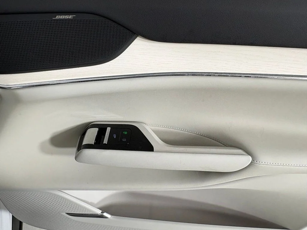 New 2026 Crystal White Volvo Plus image 12