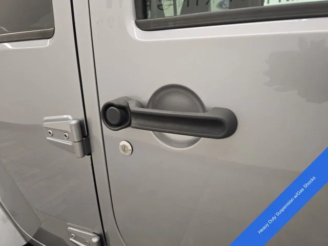 Used 2018 Billet Silver Metallic Clearcoat Jeep Unlimited Sahara image 9
