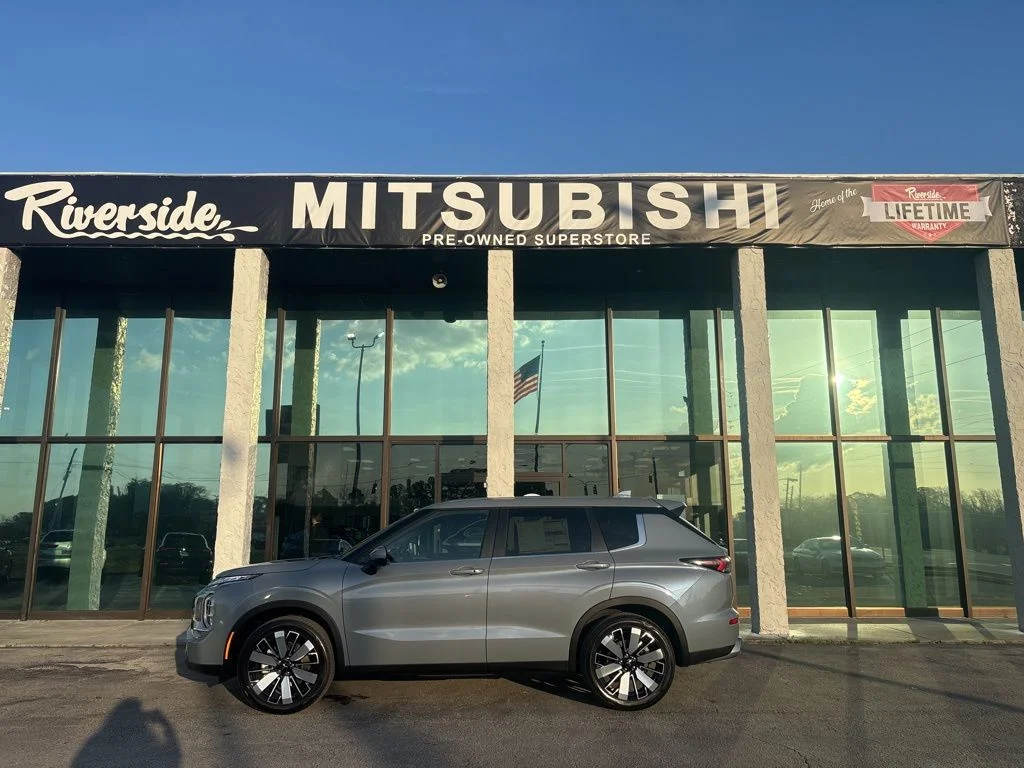 2026 Mitsubishi Outlander SE FWD's photo
