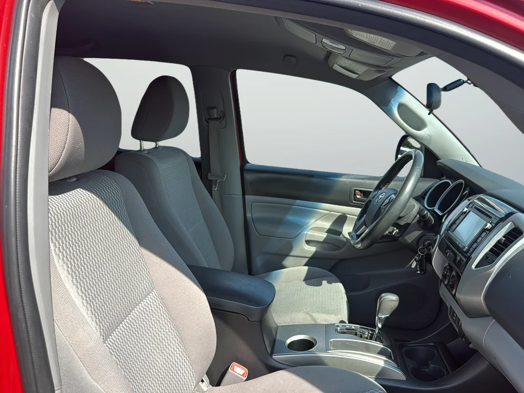 Used 2015 Red Toyota Base image 26