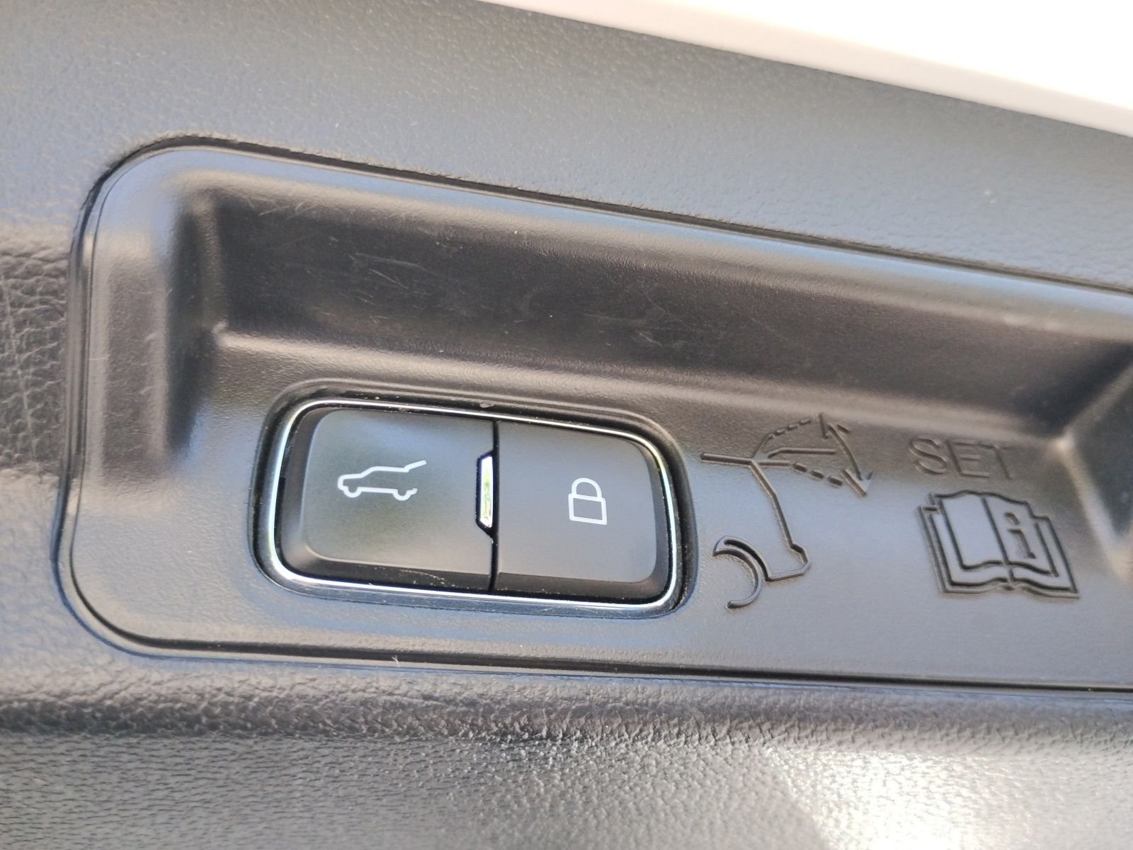 Used 2022 White Ford XLT image 9