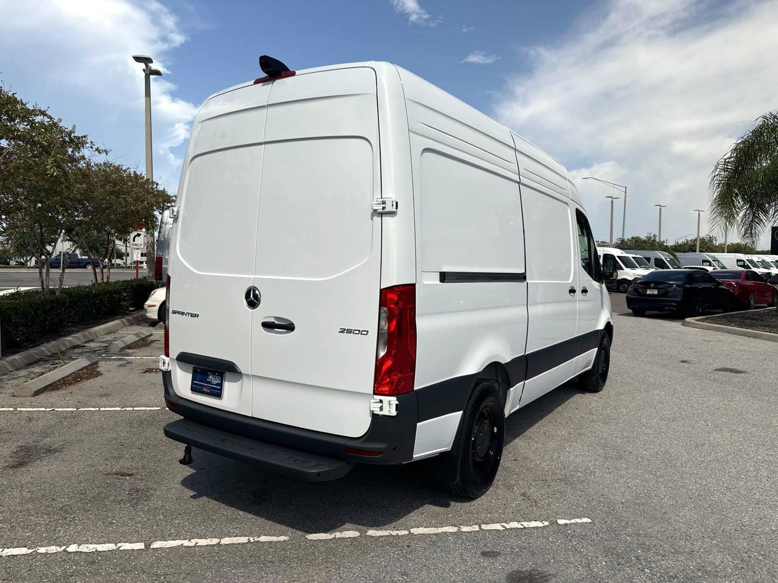 New 2026 Arctic White Sprinter Cargo 144 WB image 4