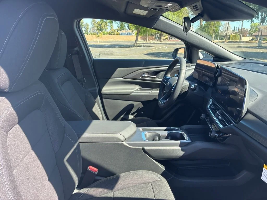 New 2026 Summit White Chevrolet LT image 30
