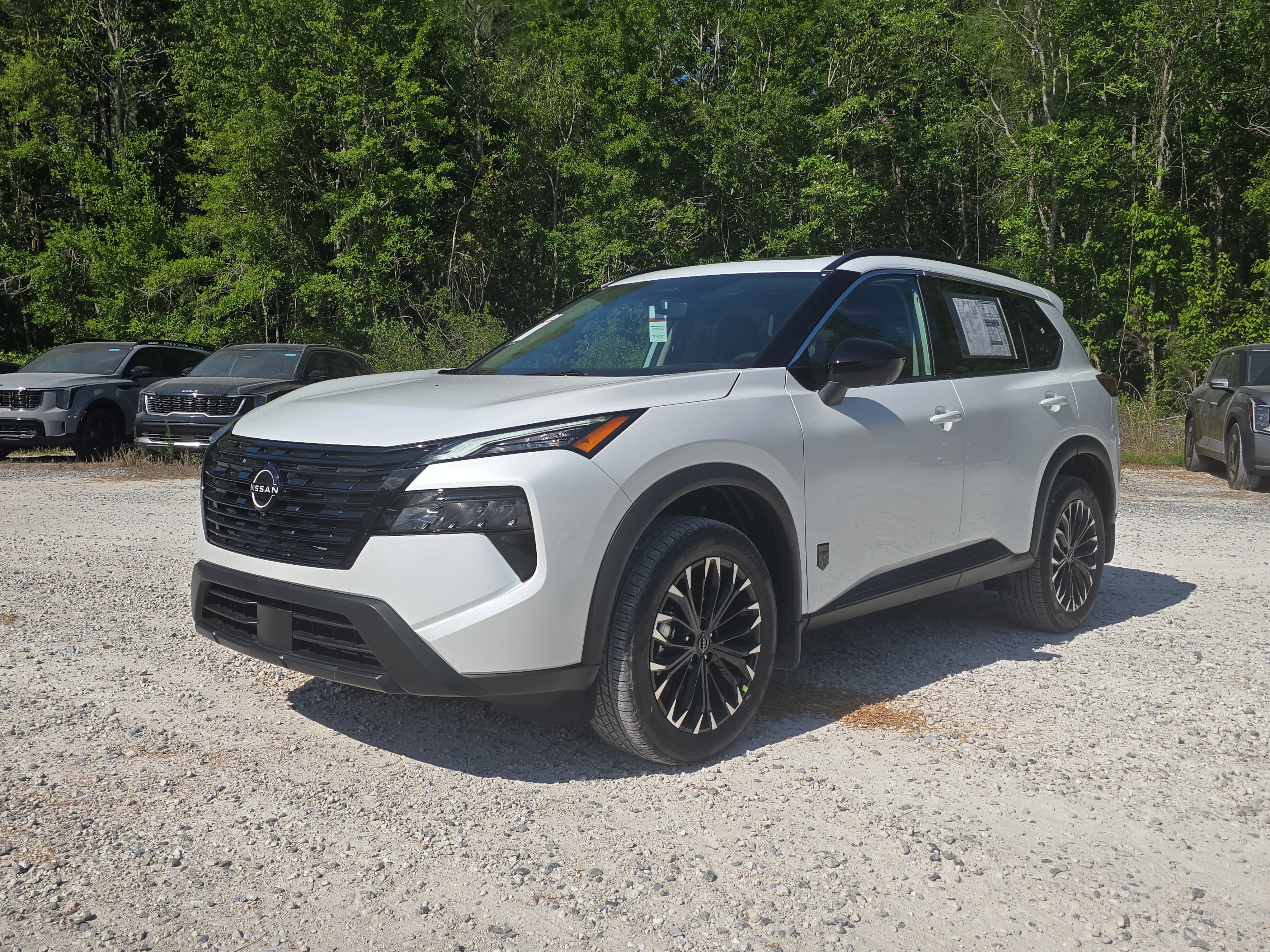 New 2026 Everest White Pearl TriCoat Nissan Dark Armor™ image 4