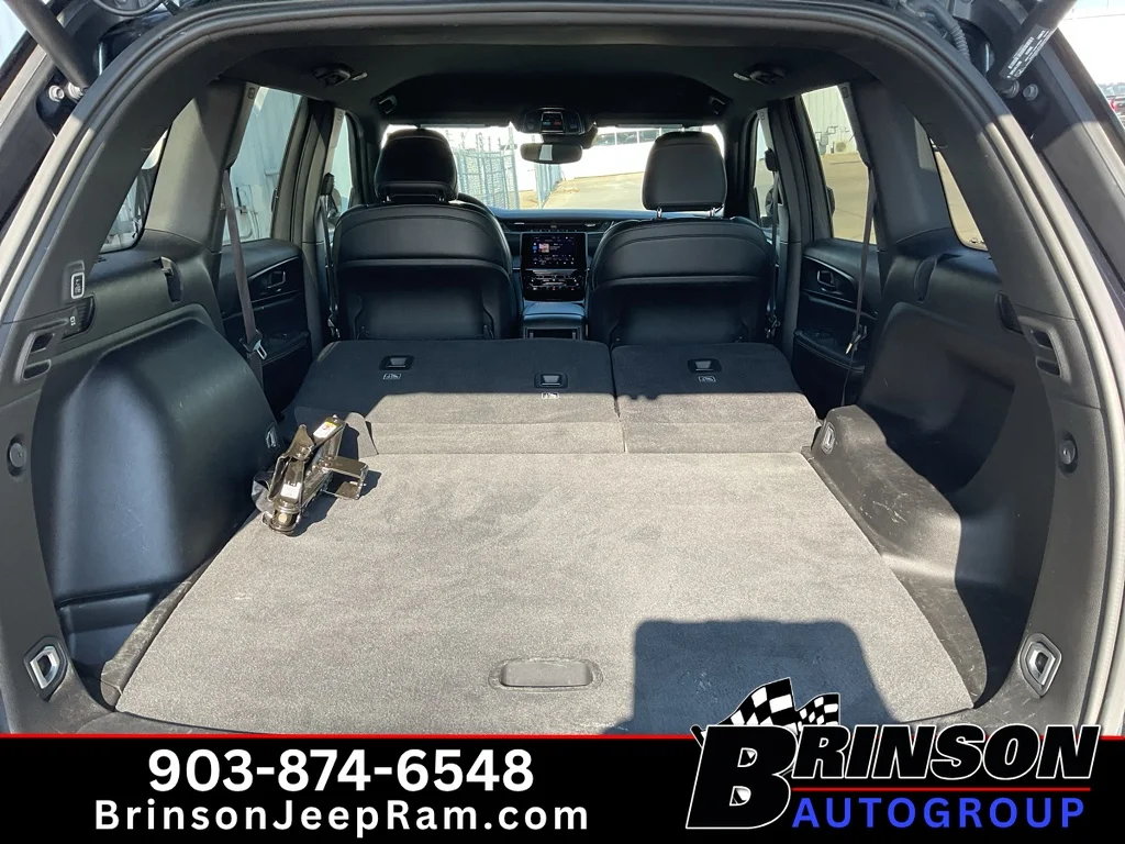 Used 2024 Diamond Black Crystal Pearlcoat Jeep Altitude image 10