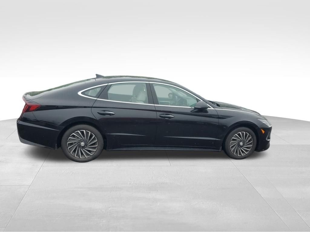 Used 2023 Black Hyundai SEL image 9