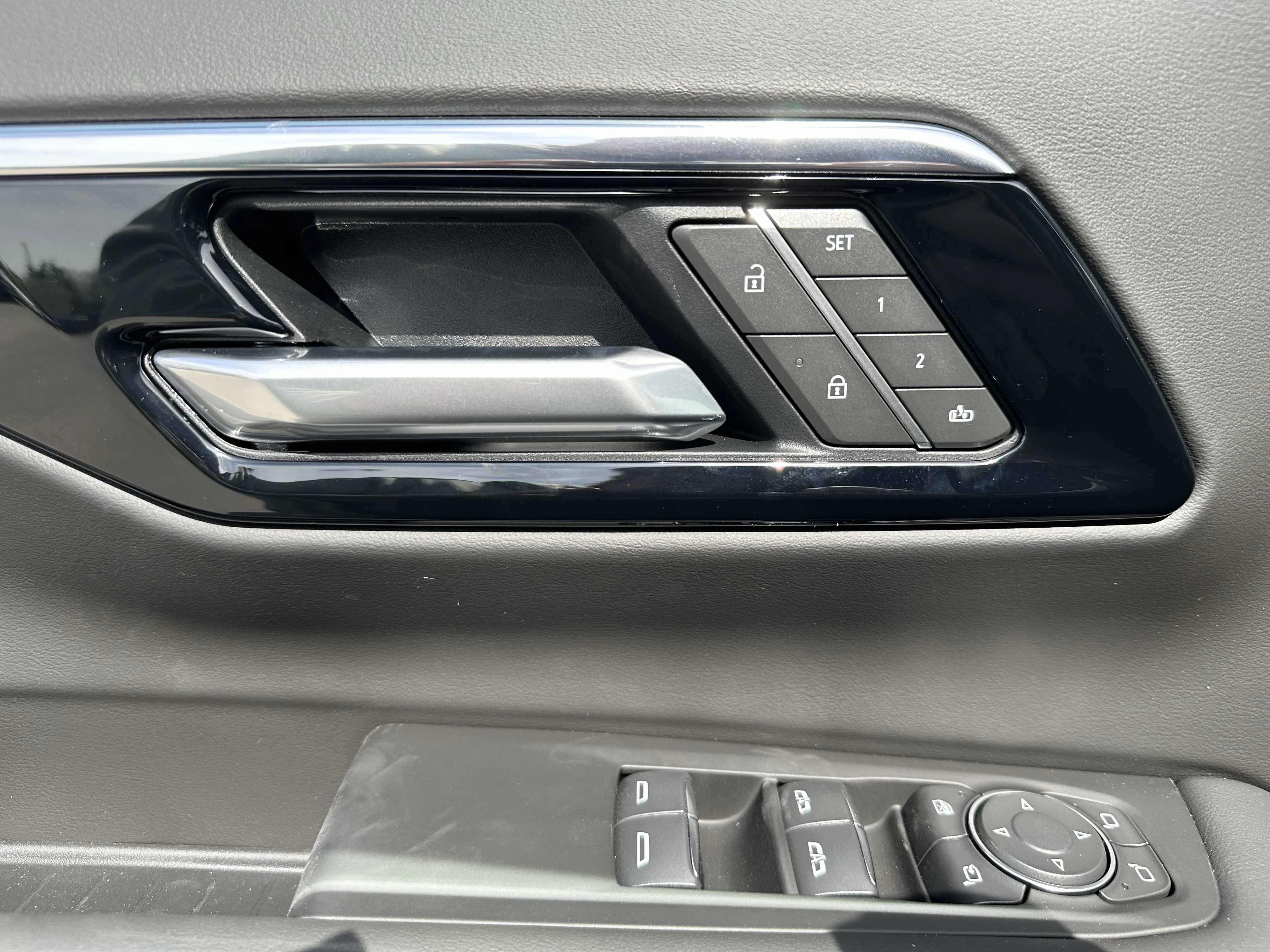 New 2026 Polar White Tricoat Chevrolet High Country image 9
