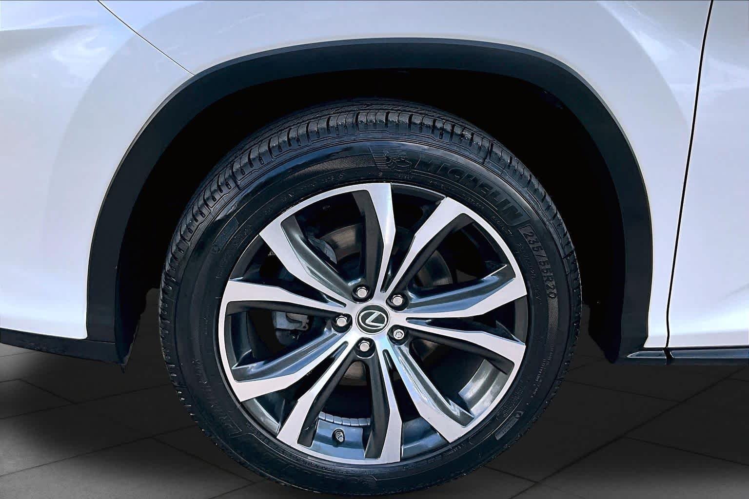 Used 2019 Eminent White Pearl Lexus  image 11