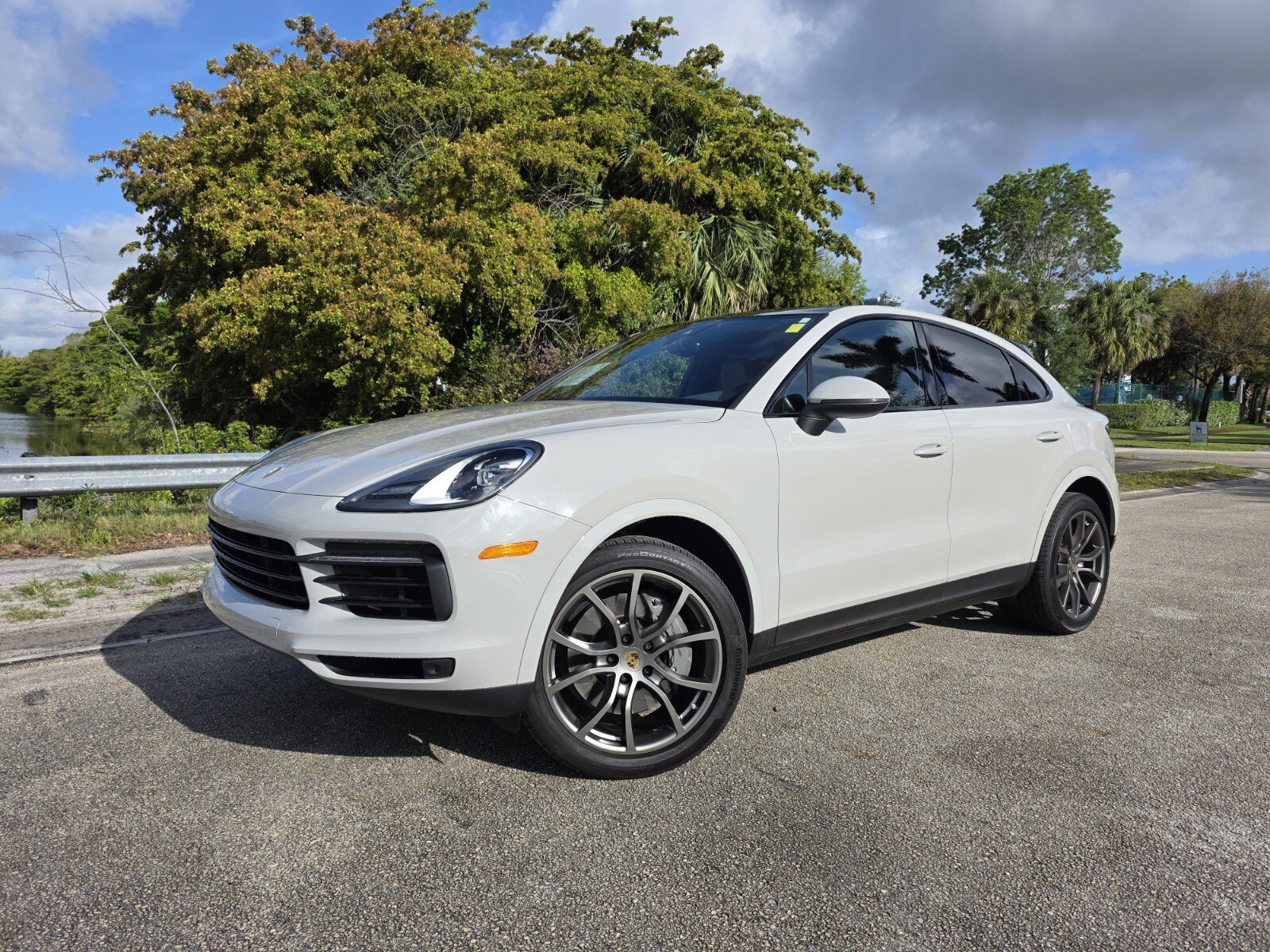 2021 Porsche Cayenne S's photo