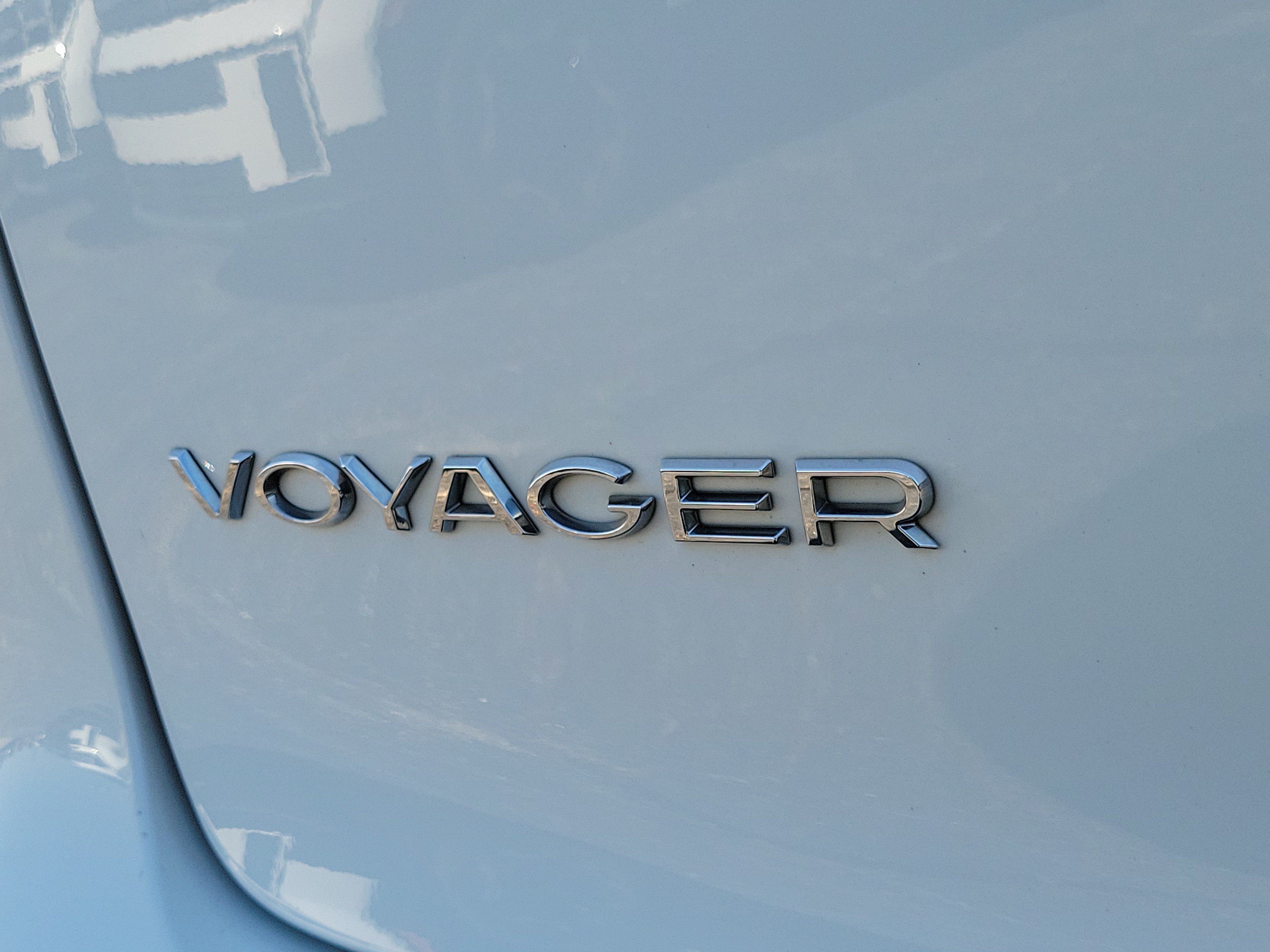 Used 2021 Bright White Clearcoat Chrysler LXI image 6