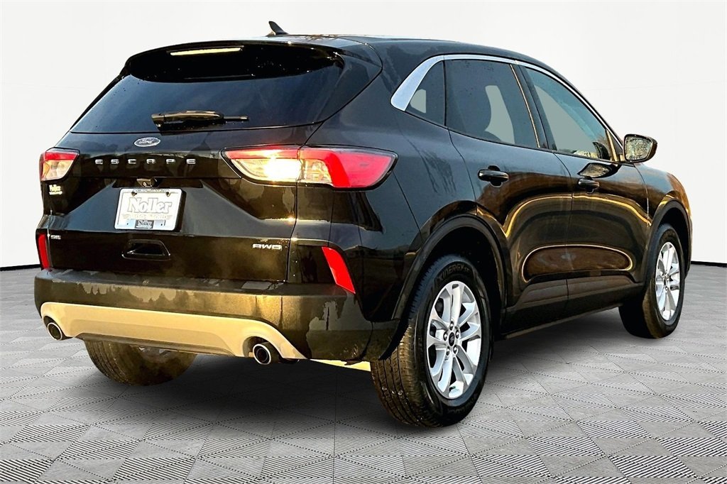 Used 2021 Ford Escape SE with VIN 1FMCU9G65MUA36387 for sale in Kansas City