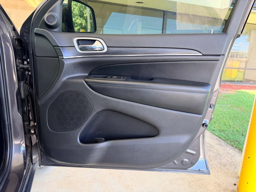 Used 2021 Gray Jeep Limited image 36