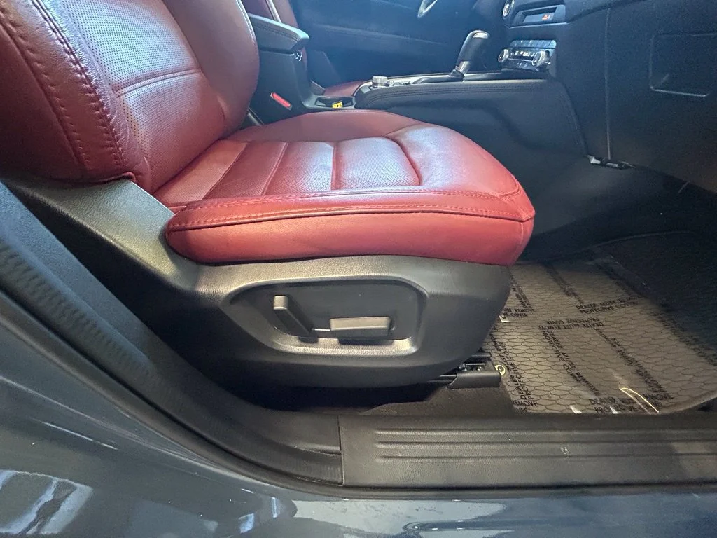 Used 2021 Polymetal Gray Metallic Mazda Carbon Edition image 26