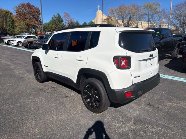 Used 2023 White Jeep Altitude image 3