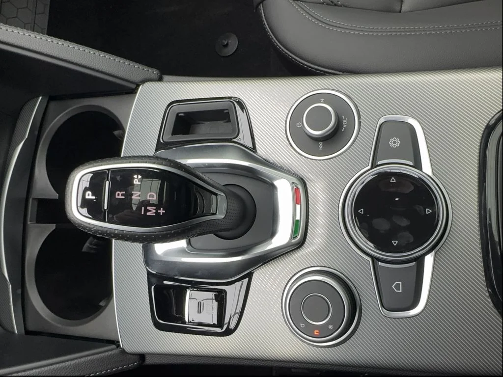 2025 Alfa Romeo Stelvio Base - Photo 46