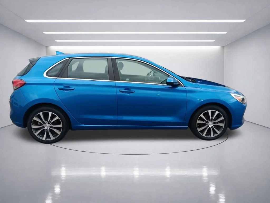 Used 2018 Electric Blue Metallic Hyundai Base image 8