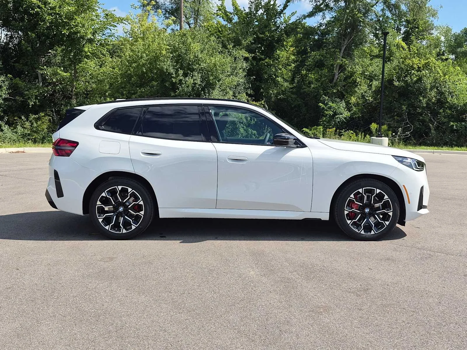 New 2026 Alpine White BMW M50 xDrive image 9