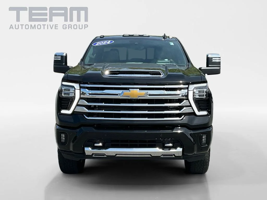 Used 2024 Black Chevrolet High Country image 2