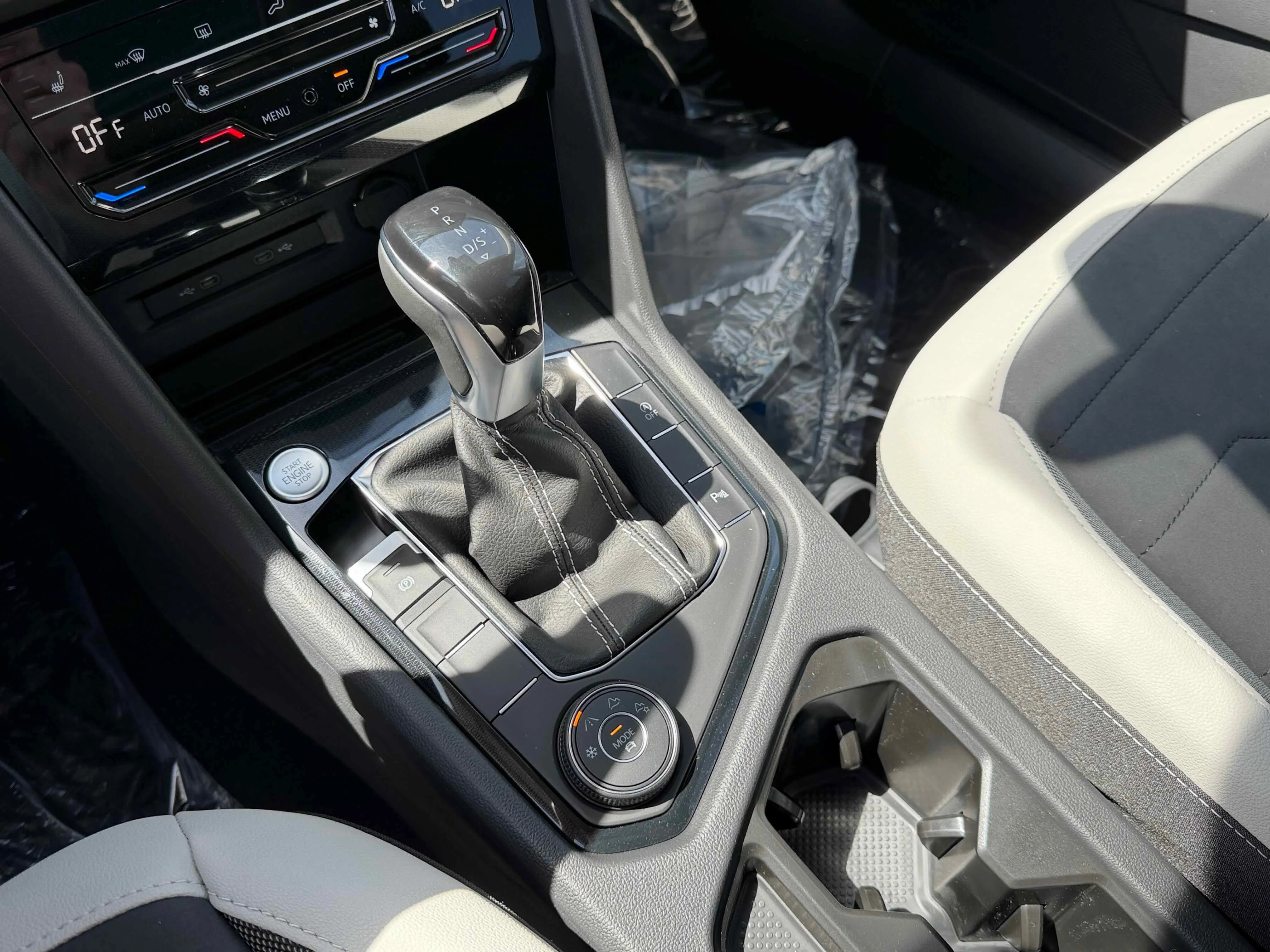 New 2026 Pure White Volkswagen SE image 21