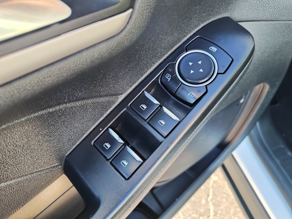 Used 2022 White Ford SEL image 11