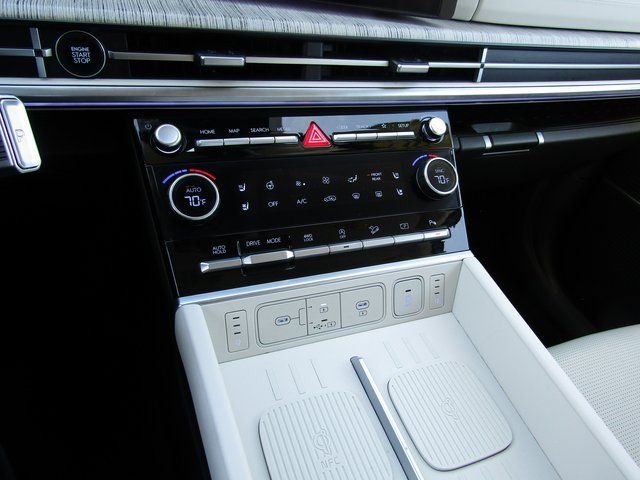 Used 2025 White Hyundai Calligraphy image 21