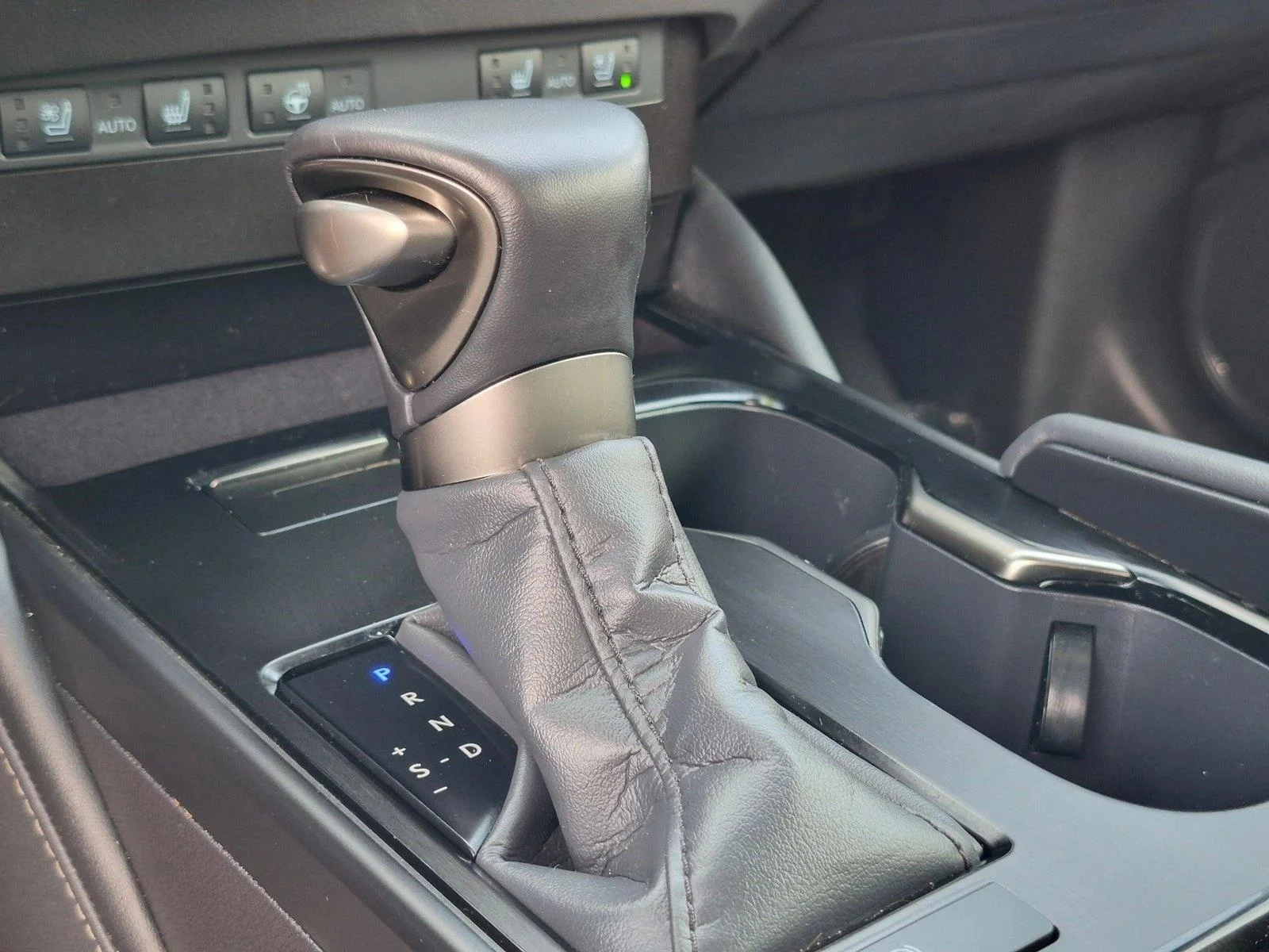 Certified Used 2025 Iridium Lexus  image 14